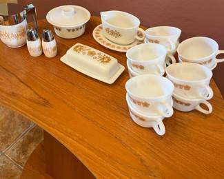 Lot of 15 Pyrex Butterfly Gold Set 			108017
