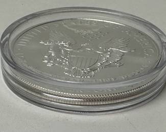 2021 $1 Dollar American Silver Eagle One Ounce Uncirculated Coin  .999 Fine Silver 	Case: 2in Diameter 		107046
