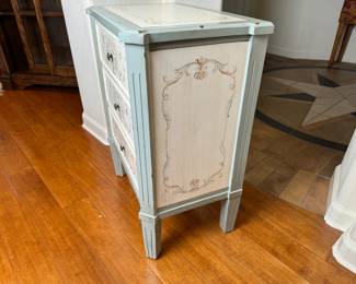 3 Drawer Stenciled Sage & Whitewash Distressed Nightstand	30x23x15in		117011
