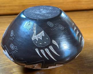 Sammy Naranjo Santa Clara Pueblo Pottery Native American Pot 	3.5in H x 5.75in Diameter 		107031
