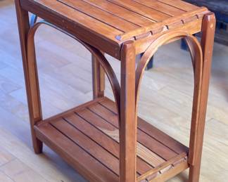 Amish Shaker Cherry Wood Slat End/Side Table 	24x12x20in 		104038
