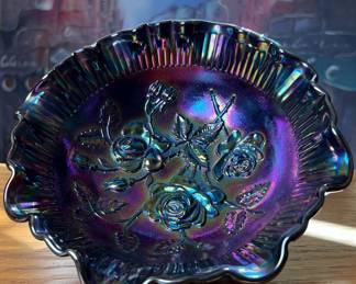 Vtg Imperial Carnival Glass 3 footed Rose Amethyst Purple Bowl	3.5x8x8in		110042
