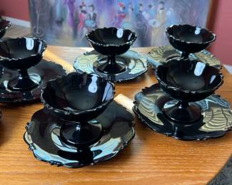 Set of 8 Vtg 1930s L.E. Smith Mount Pleasant Black Amethyst Sherbet Bowl/Glass & Plates	Plates; 6.5in Diameter Sherbert: 3in H x 4in Diameter		110040
