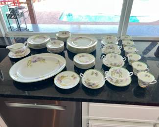 60pc Royal Doulton Glamis Thistle China Set Made In England P. Curnock GUC	60pc		106015
