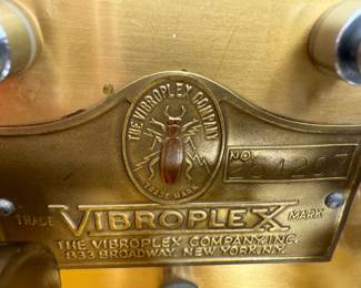 Vibroplex Gold Bug Presentation Telegraph Key in Case Morse Code Paddle 	4.5x4.5x9in 	5lbs 12 oz 	970074
