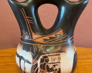 Navajo Storytelling Wedding Vase Artist Signed by Little Dine	5x4x4	2lbs	108014
