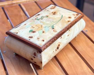 Italian/Swiss Inlay Jewelry Music Box Birdseye Maple 	2.75x6.5x4in		104046
