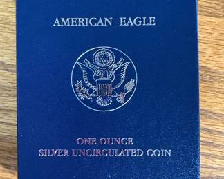 2008 $1 Dollar American Eagle One Ounce Uncirculated Coin In Box  .999 Fine Silver 	Box: .75x3x3.75in		107024
