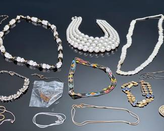 Estate Costume Jewelry Lot of 15 Necklaces 	9x6x1	1lb	914008
