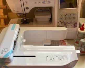 Brother SE600 embroidery and sewing machine with accessories