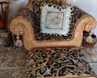FABULOUS MAKENZIE CHIILD THRONE WITH ALL THE PILLOWS AND COVERS--READY FOR YOUR READING ROOM AND  YOU  AND  A GOOD BOOK!