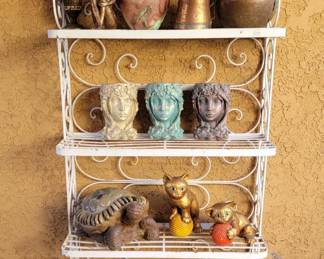 Chochkies everywhere!