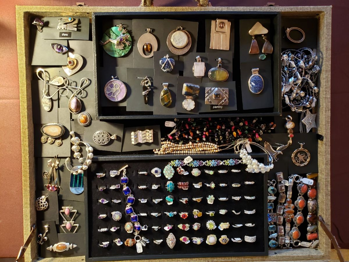 50 Off Sunday! Bloomingdale Estate Sale... starts on 11/16/2023