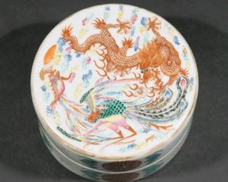 CHINESE FAMILLE ROSE PORCELAIN SEAL PASTE BOX | Tongzhi (1862-1874) reign marks and of the period, round lidded seal paste box decorated with dragon and phoenix among clouds, the sides with green bats and red Shou characters, with Tongzhi reign mark on bottom. h. 2-1/2 dia. 4-1/4 in.