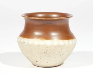 CHINESE GANZHOU 'RICE MEASURE' JAR | Southern Song / Yuan dynasty, 13th/14th century, jar with persimmon glazed neck over a band of white glazed dots and a line-incised imitation basketwork stoneware body. h. 3 in.