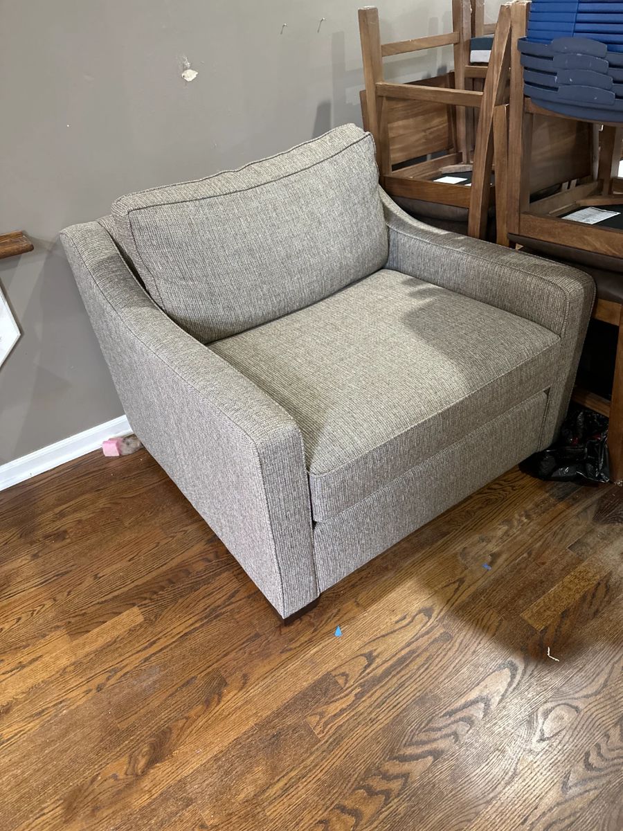Estate Sale Overland Park Housewares/Recliners/S... starts on 11/11/2023