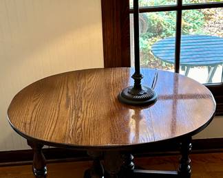 Ethan Allen Drop Leaf Round Side Table with Lamp