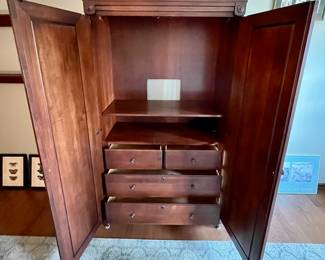 Ethan Allen Wardrobe With 4 Drawers and Clothes Bar
