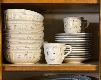 Noritake Strawberry Delight Stoneware Dish Set-Japan