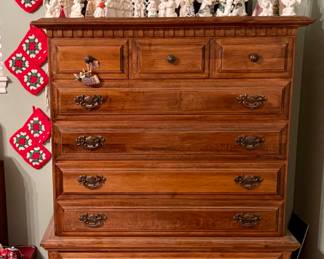 Sprague & Carleton Solid Wood Hard Rock Maple Colonial Early American Chest on Chest