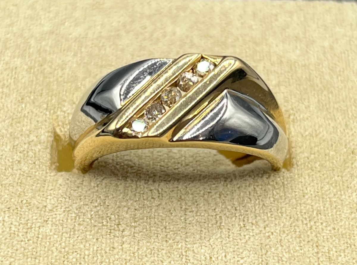 SISTERS IN CHARGE ONLINE AUCTION BELLPORT,... starts on 11/8/2023