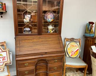 Secretary cabinet with drawers and upper storage