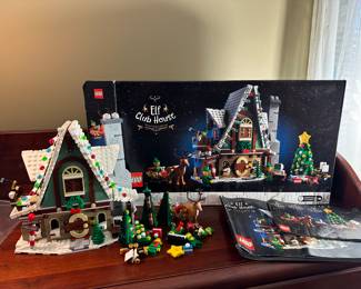 ELF CLUB HOUSE LEGO SET