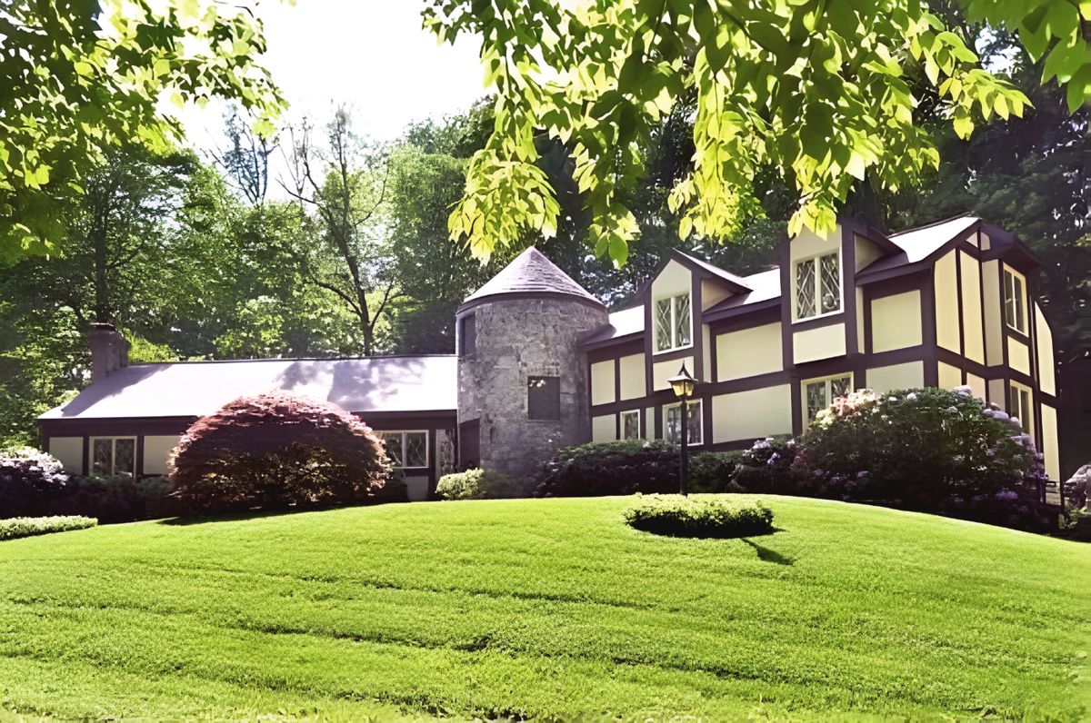 Estate Tag Sale in Collinsville, CT starts on 11/10/2023