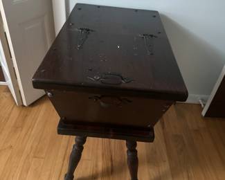 VINTAGE DOUGH NOX END TABLE