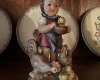 HUMMELS WITH MATCHING PLATES