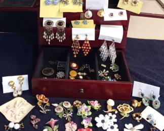 Earrings And Brooches 