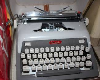 Royal Futura 600 Typewritter