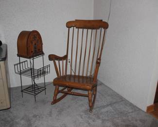 Rocker and MCM Table Radio