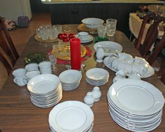 Dining Table Dishes Overview
