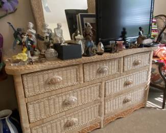 Very nice wicker bedroom set. Dresser, night stands, headboard and chest.