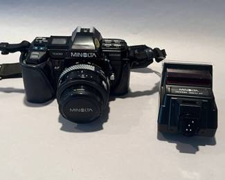 Minolta 7000 Maxxum With Flash And Accessories