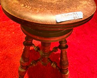 Antique wood 15” Rnd x 19.5”h Piano Stopl with Clawfoot, Glass ball feet $50