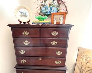 Kinkaid Chest of Drawers 