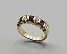 18K RUBY & DIAMOND RING