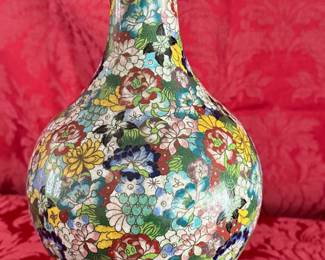 CLOISONNÉ ENAMEL 'MILLEFLEUR' BOTTLE VASE LATE QING TO REPUBLIC PERIOD, 19TH- 20TH CENTURY 清末民初 德興成造款 銅胎掐絲琺瑯百