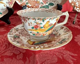 China Royal Crown Derby "olde Avesbury"
