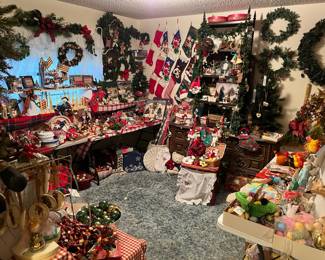 ENTIRE ROOM OF CHRISTMAS!!