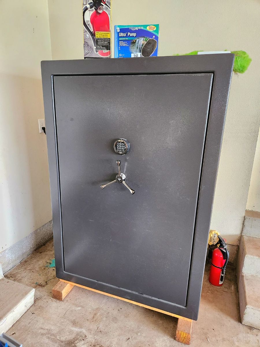 Clowns, Cameras and Crystal Payson Estate Sale starts on 11/11/2023