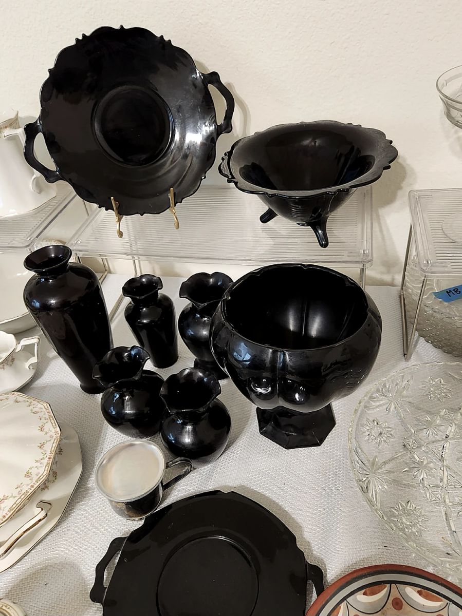 Clowns, Cameras and Crystal Payson Estate Sale starts on 11/11/2023