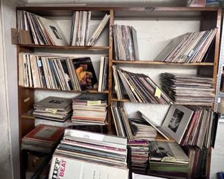 HUNDREDS OF LP VINYL RECORDS