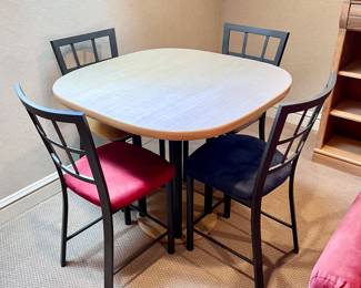 Table with 4 Chairs