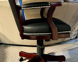 Game Room Poker Table and Chairs