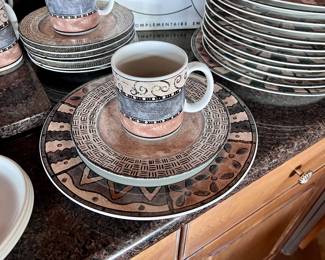 Dishes / Dinnerware