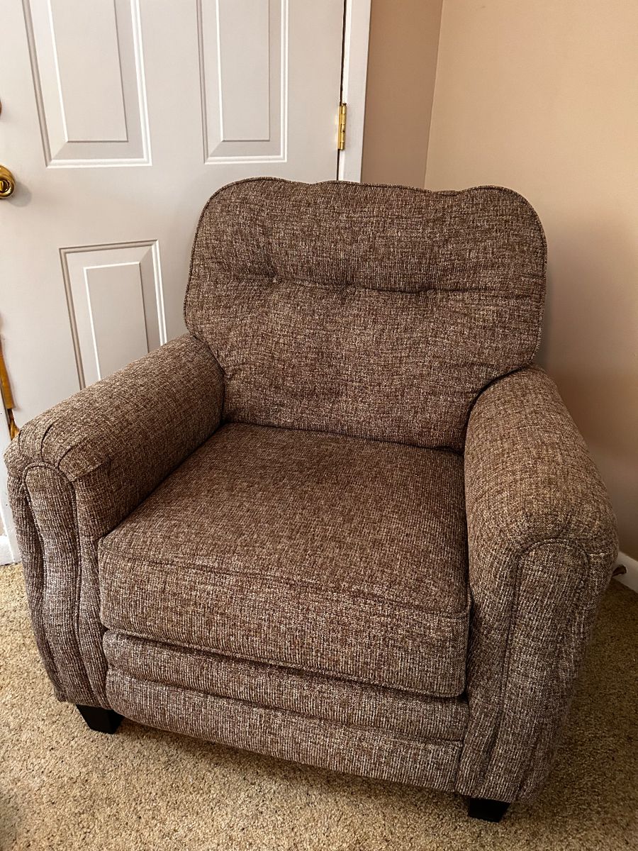 Estate Sale on Holly Ridge Drive in Monroe, LA starts on 11/10/2023