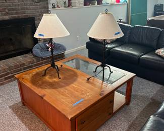 Broyhill coffee table, matching lamps 